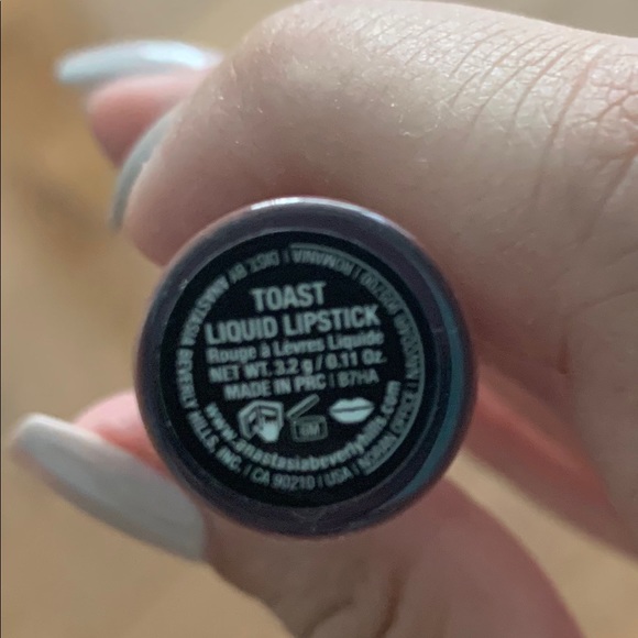 Toast liquid lipstick Anastasia Beverly Hills - Picture 2 of 4